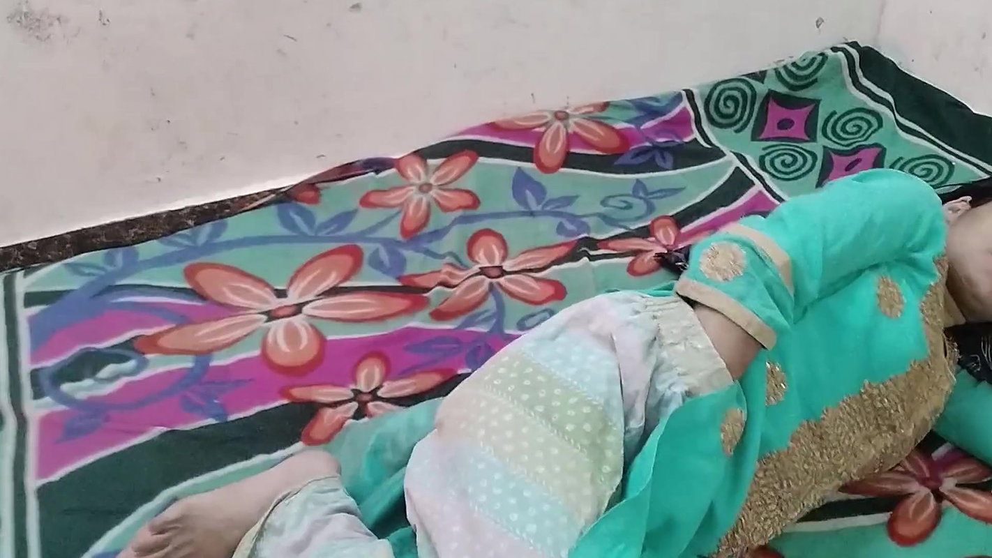 Wife ke nhi rahne par sister in law ko jabar dasti pel diya