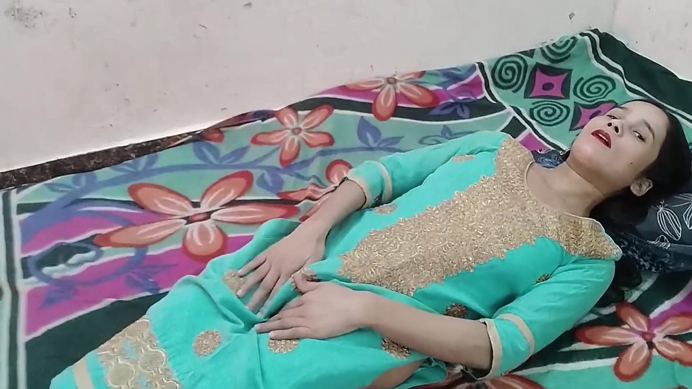 Wife ke nhi rahne par sister in law ko jabar dasti pel diya