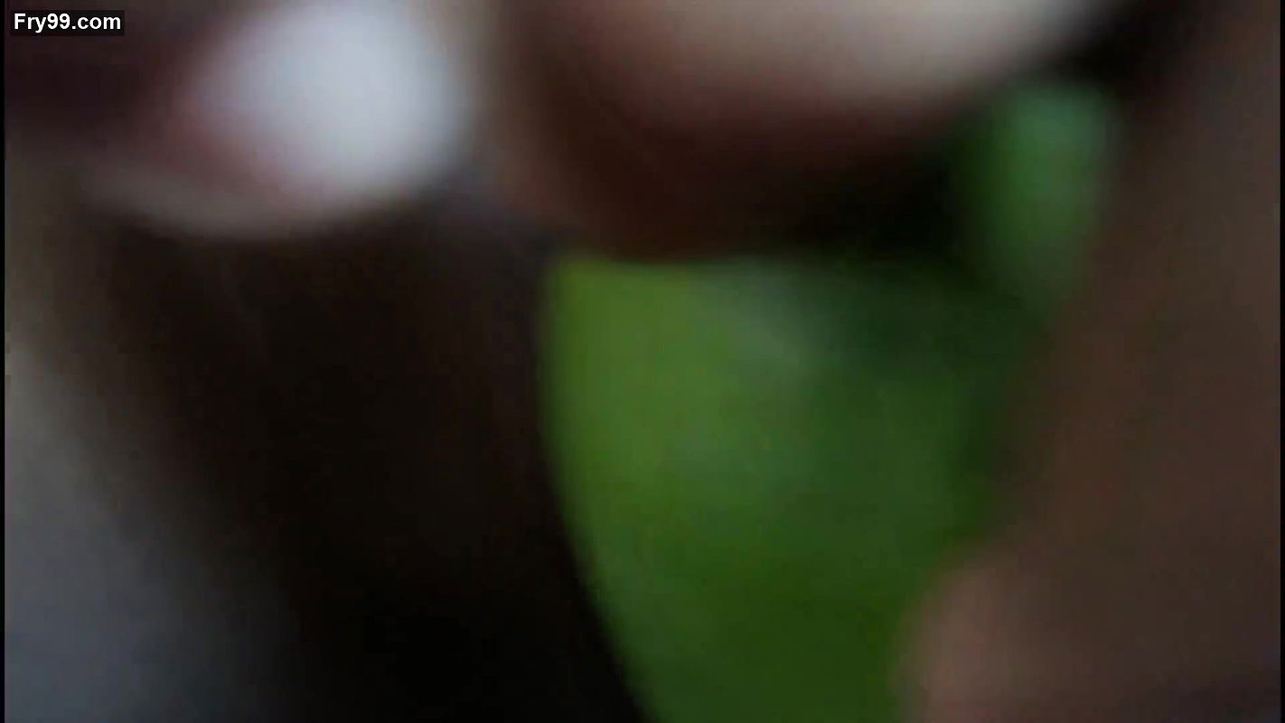 Desi Girl PUTTING MANGO INTO PUSSSY!!!