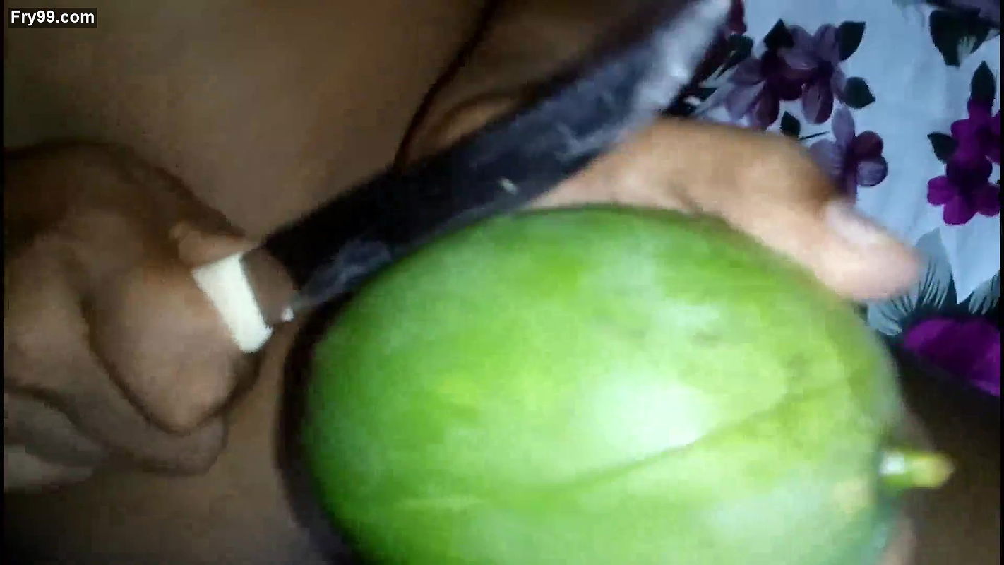 Desi Girl PUTTING MANGO INTO PUSSSY!!!