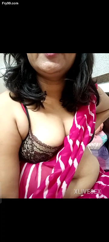 Desi Indian aunty nude webcam show