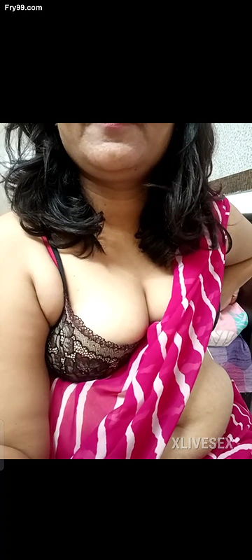 Desi Indian aunty nude webcam show
