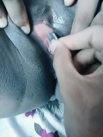 Desi Babe Inserts COIN Into PUSSY (2 Videos)