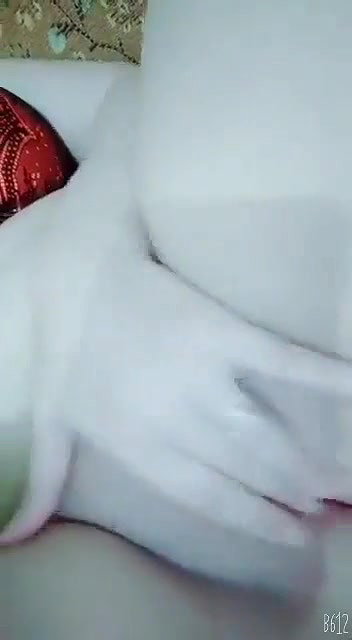 Beautiful Paki Babe Showing Her Pink Pussy