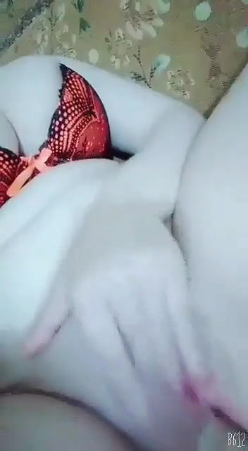Beautiful Paki Babe Showing Her Pink Pussy
