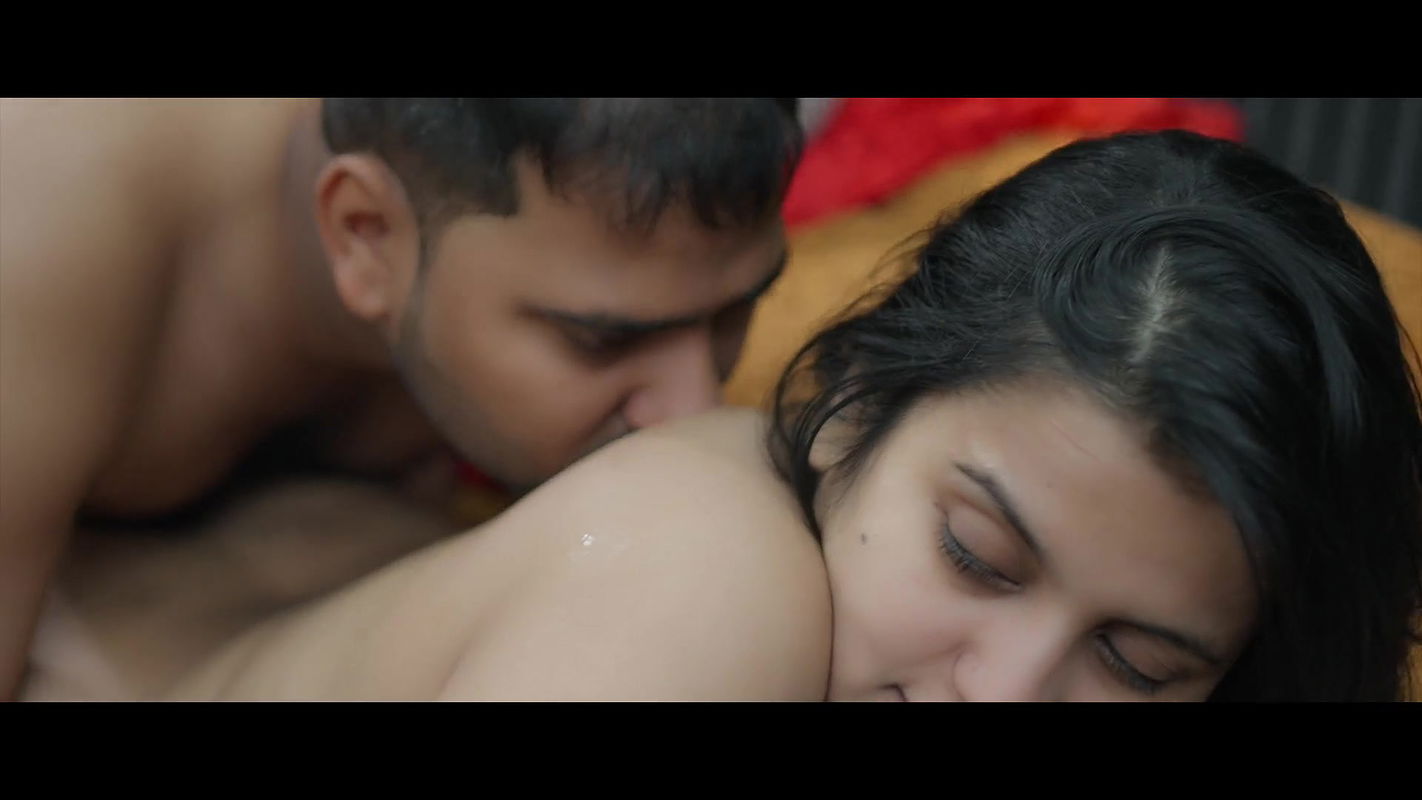 Indian Beautiful Girl Has Sex With Her Servant When Her Household Isn’t At Home