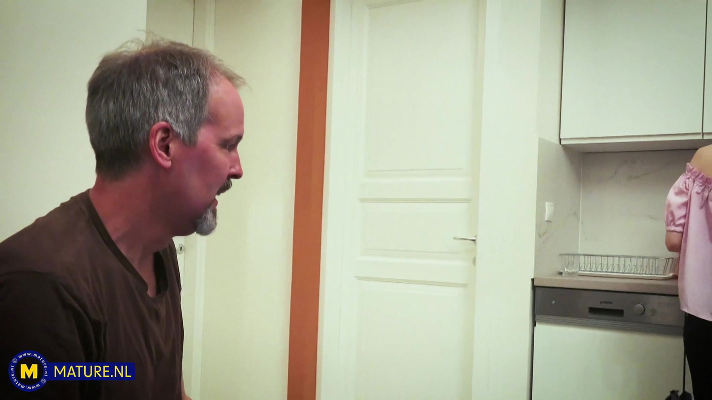 Naughty teen Vera V. Seduces her sd for a secret sexaffair with him in the kitchen 2024