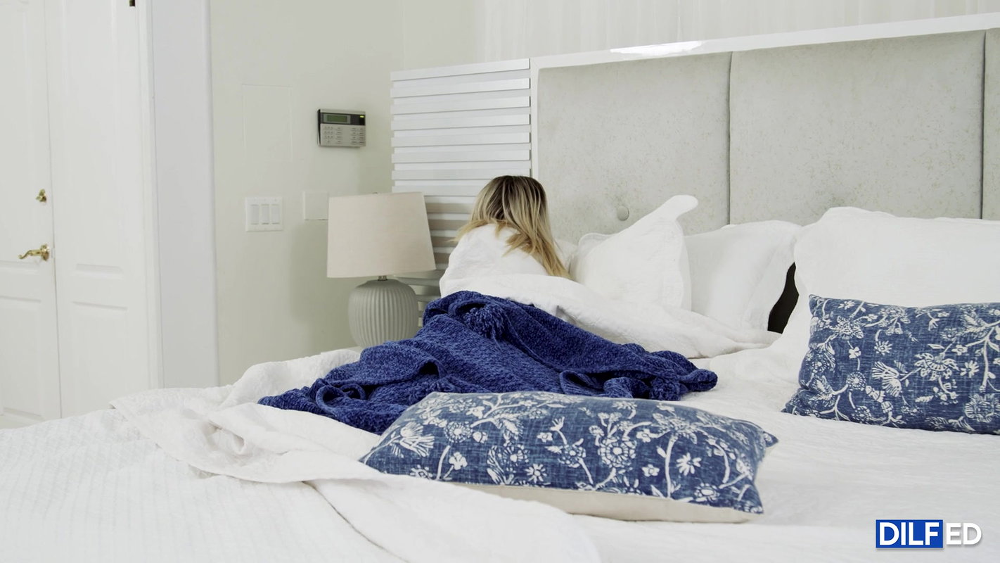 Dilfed.22.11.25.Chanel.Camryn.Sick.Stepdaughter.XXX.1080p