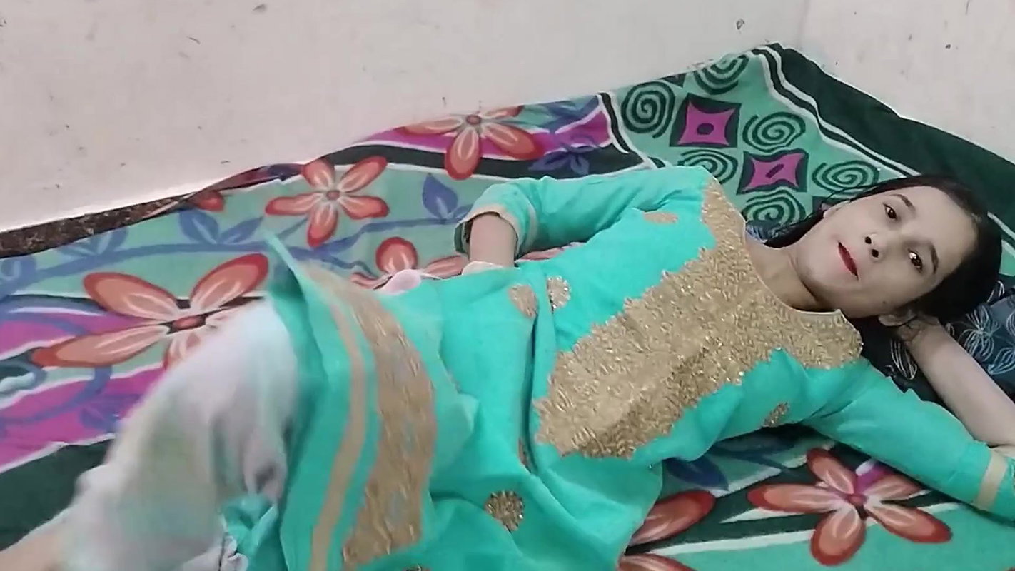 Madam ji ko paise dekar jabar dasti pela