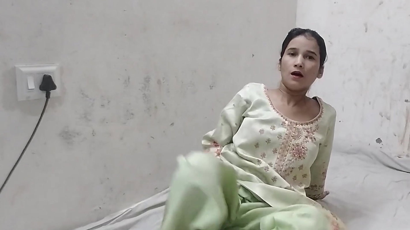 School girl ne homwork nhi karne par sir ne jabar dasti pela