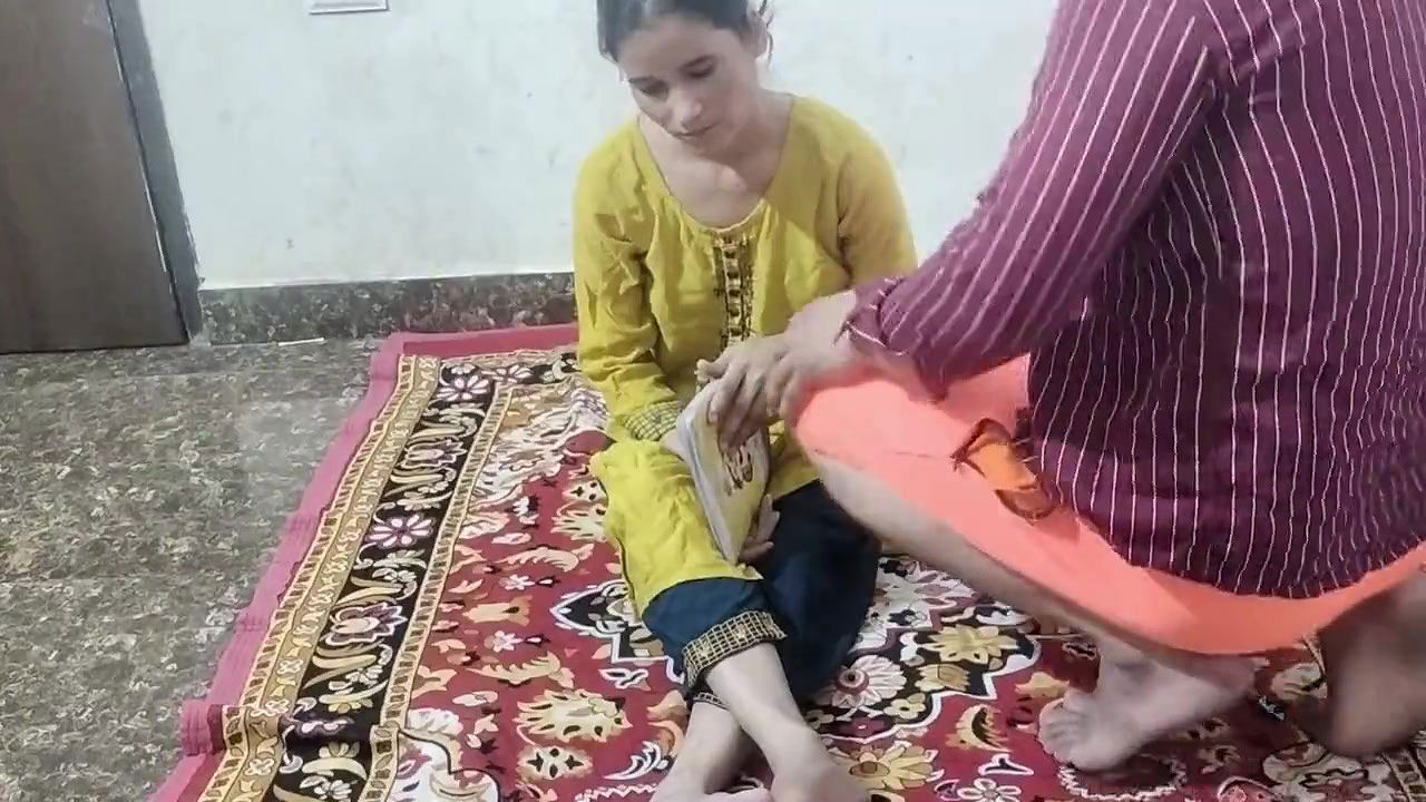 Student ne fee nhi diya to sir ne jabar dasti chut mari