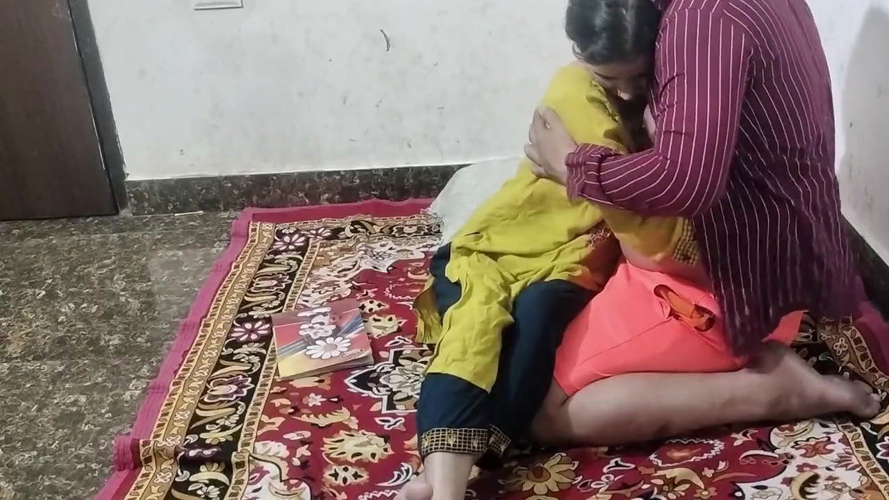 Student ne fee nhi diya to sir ne jabar dasti chut mari