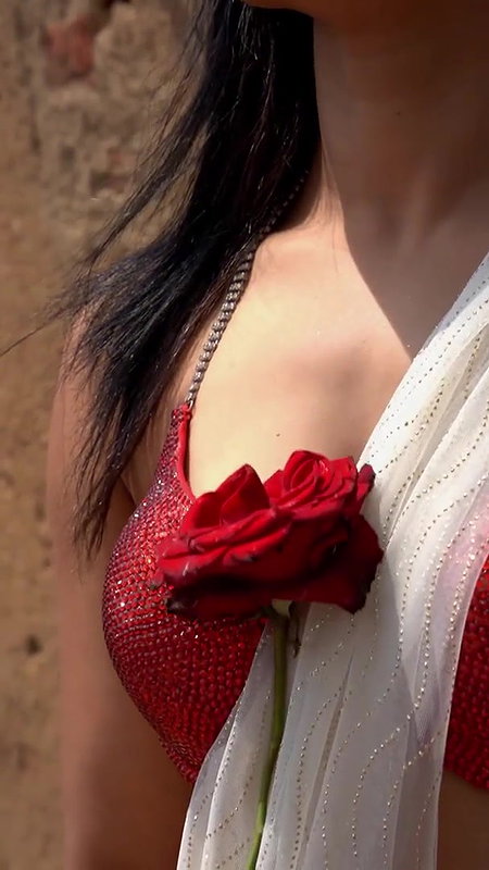 PAVI PADUKONE BABE SEXY BRA SAREE NAVEL SHOW