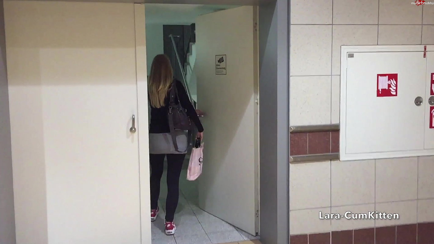 114587Public S Treppen im Shopping Center geflutet