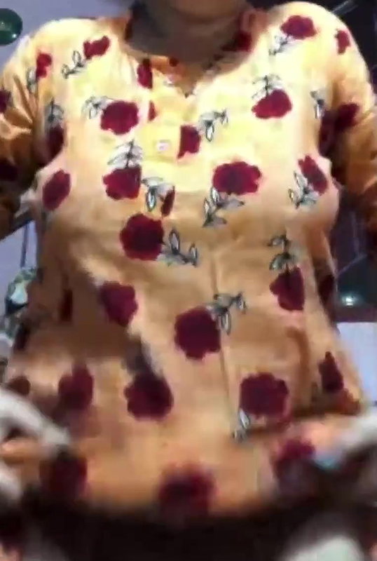 Bhabi boobs show