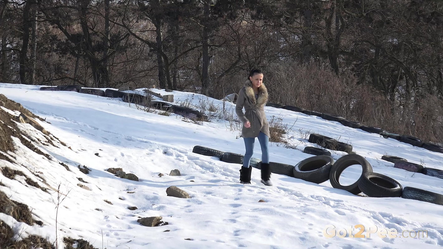 Among Tyres 1080p Got2Pee