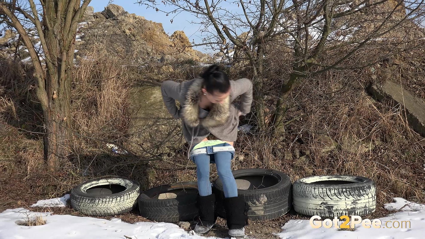 Among Tyres 1080p Got2Pee