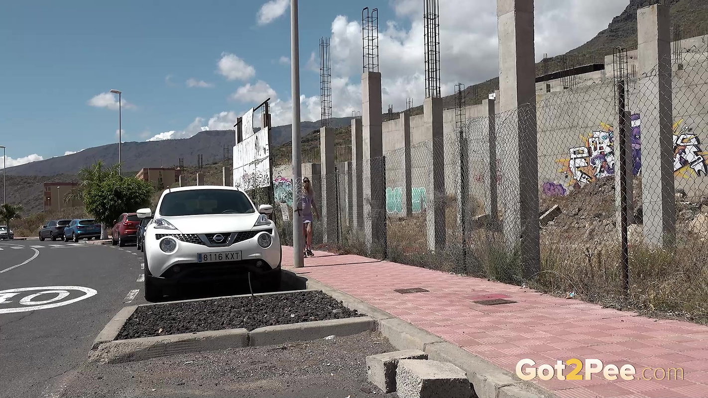 Aylin Tattoo Squats And Pees On The Pavement Got2pee