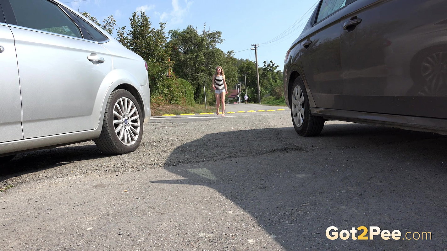 Between Cars 1080p Got2Pee mp4