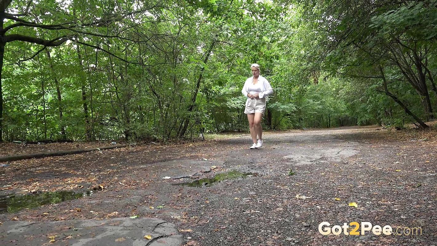 Blonde Babe Nikki Dream Fills A Puddle With Pee Got2pee