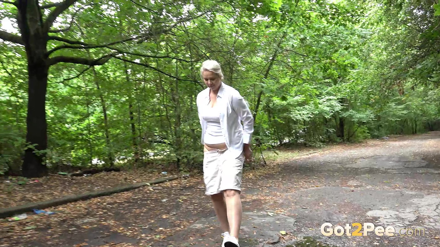 Blonde Babe Nikki Dream Fills A Puddle With Pee Got2pee