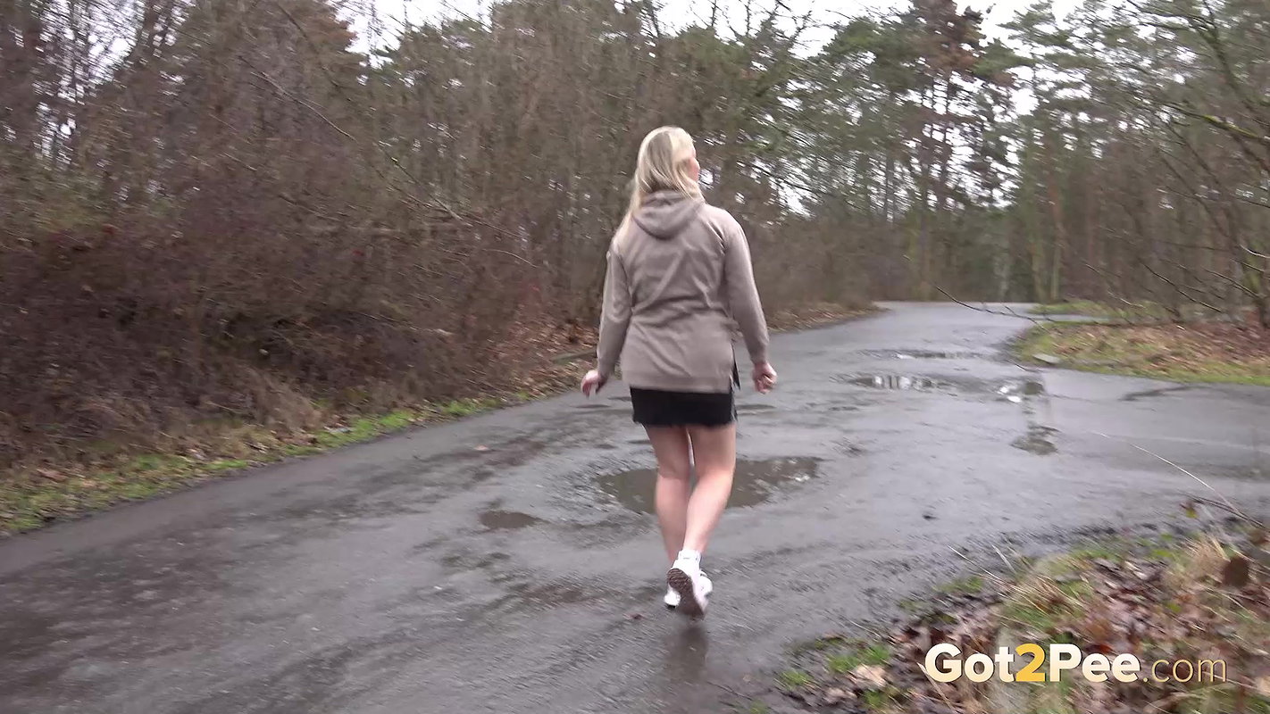 Blonde Babe Nikki Dream Squats And Pees In Puddle2 Got2pee