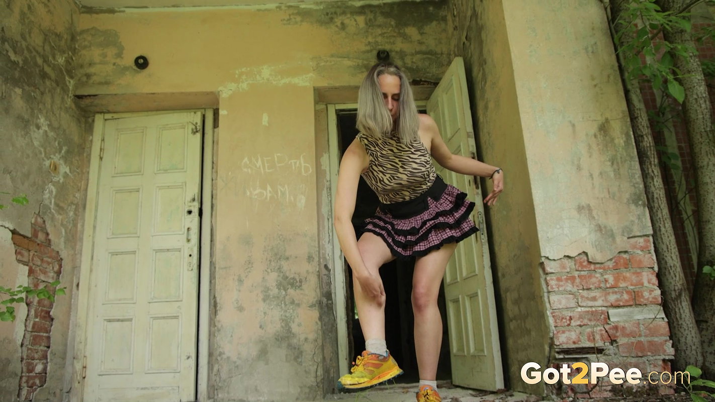 Blonde Babe Stands And Pees Outside Old Building Got2pee