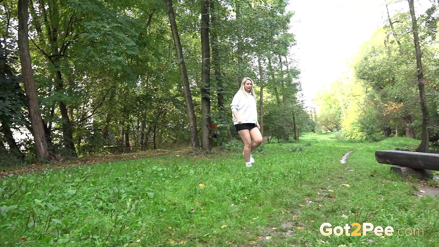 Blonde Hottie Nikki Dream Pees In Public Got2pee