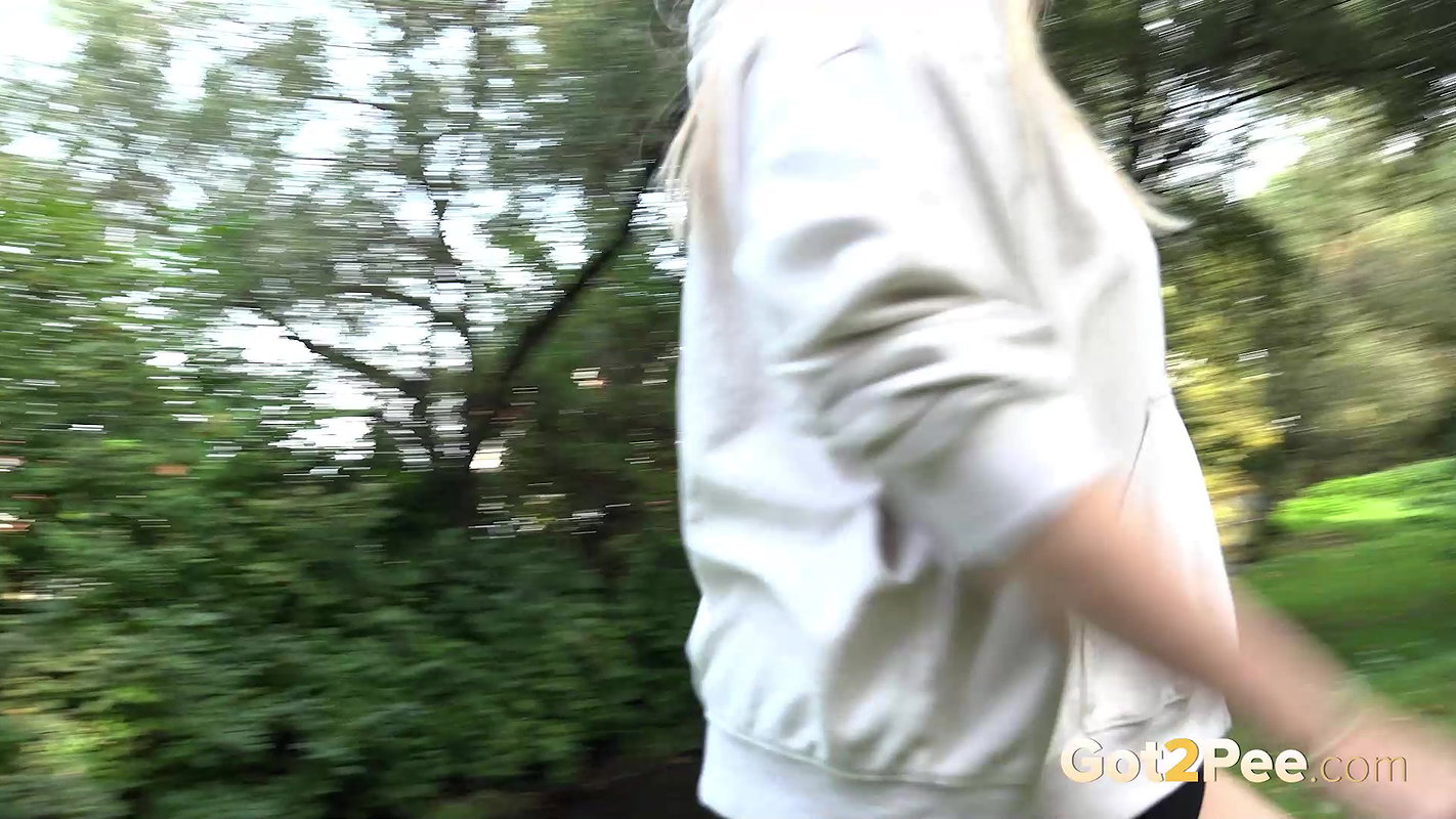 Blonde Hottie Nikki Dream Pees In Public Got2pee