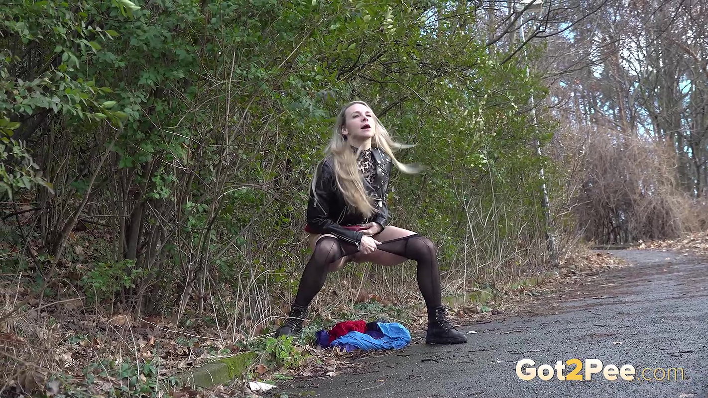 Blonde In Leather Skirt Squats To Piss Outside Got2pee