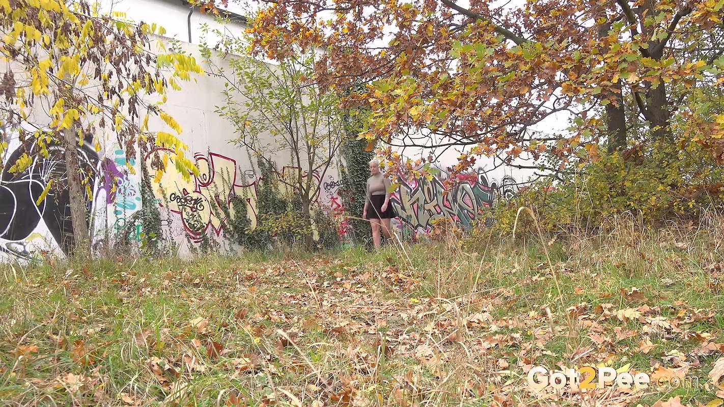 Blonde In The Suburbs 1080p Got2Pee
