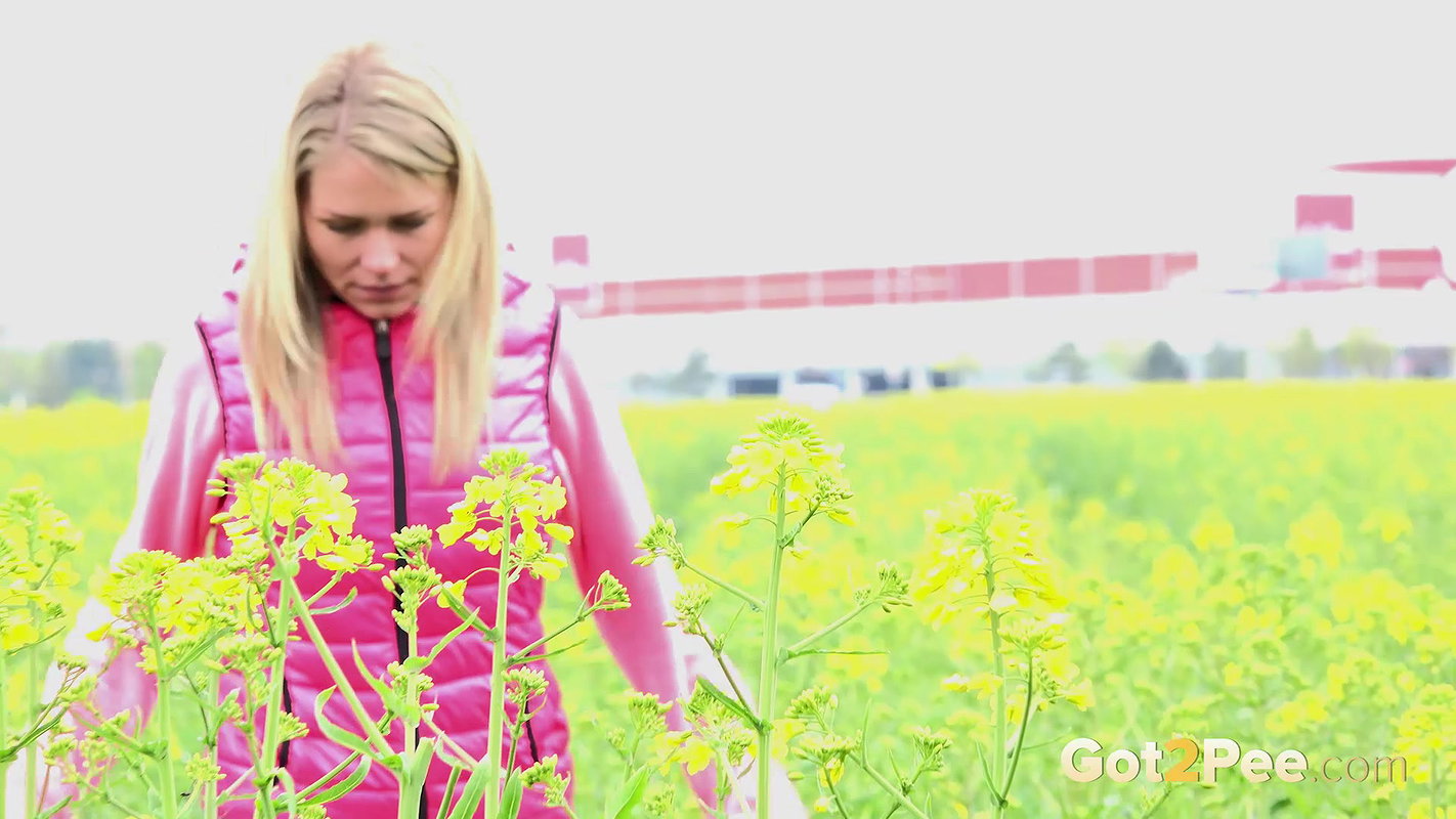 Blonde Pissing On Tiptoes 1080p Got2Pee