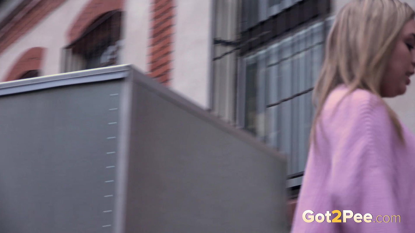 Blue Peep Toes 1080p Got2Pee