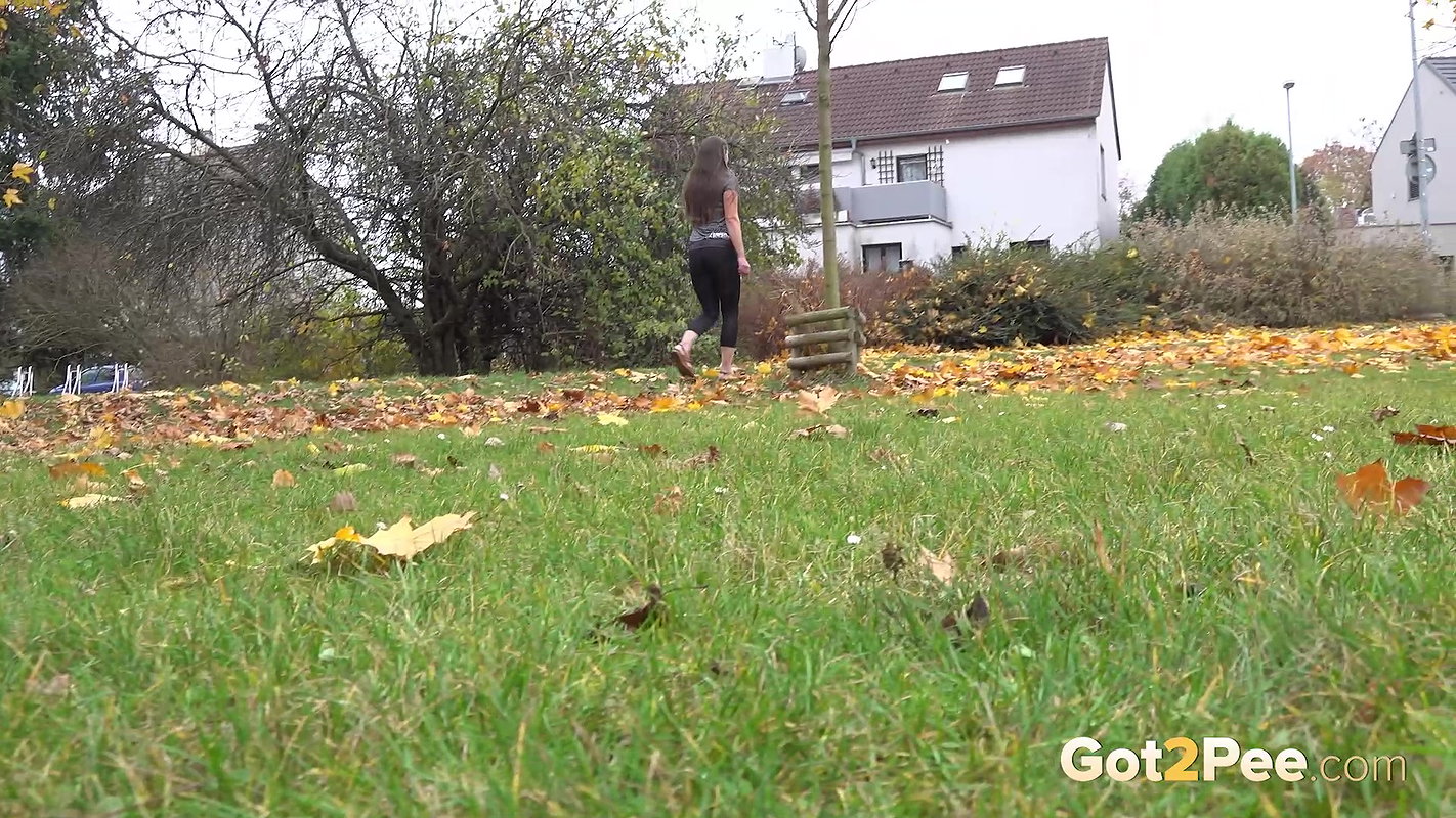 Brunette Babe Valentina Ross Pees In Public Got2pee