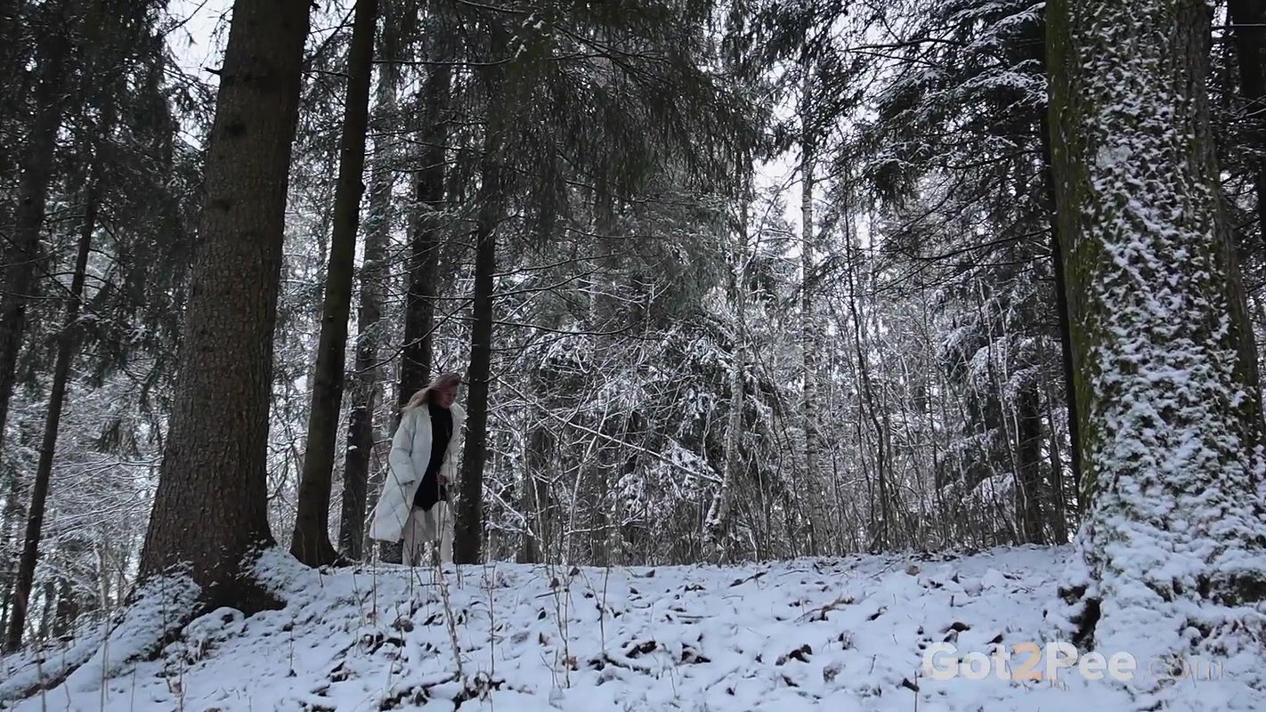 Classy In Snow 1080p Got2Pee