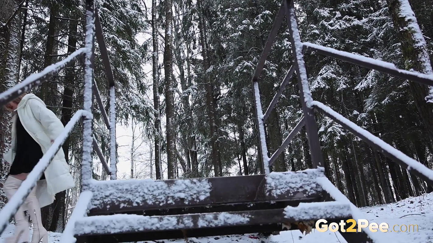 Classy In Snow 1080p Got2Pee