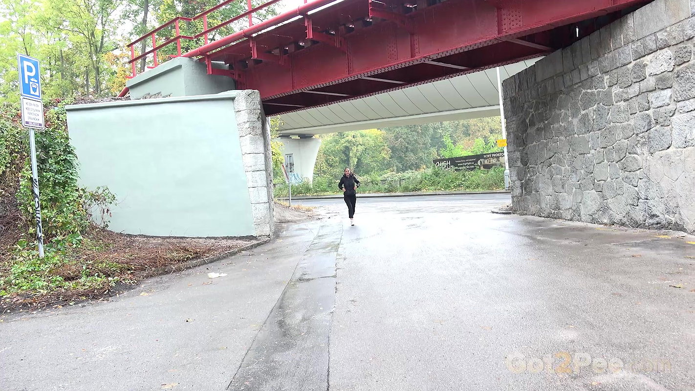 Cynthia Sprays Got2pee