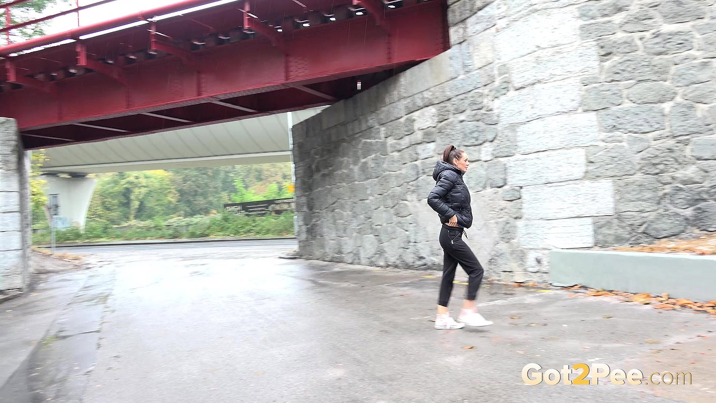 Cynthia Sprays Got2pee