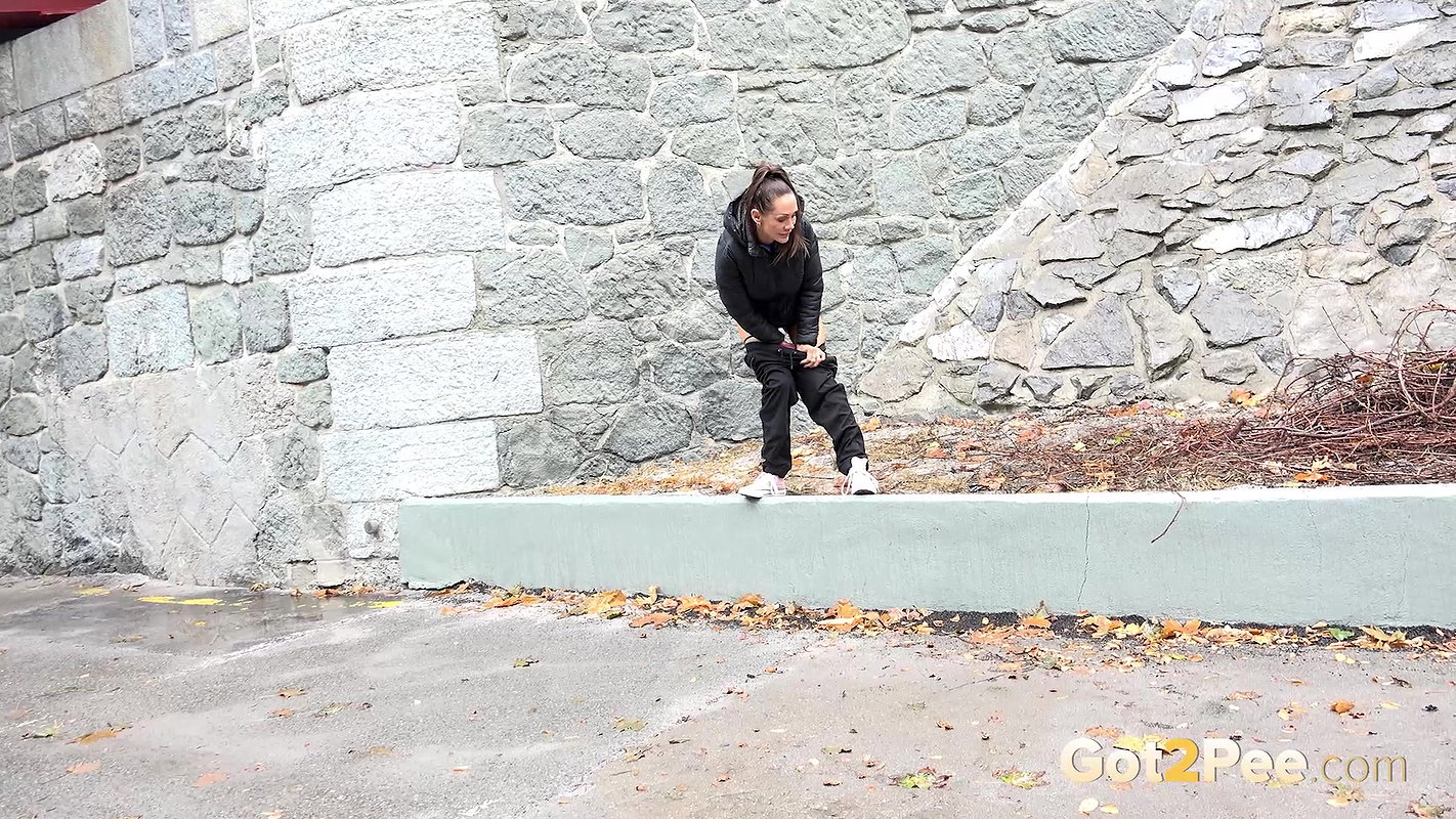 Cynthia Sprays Got2pee