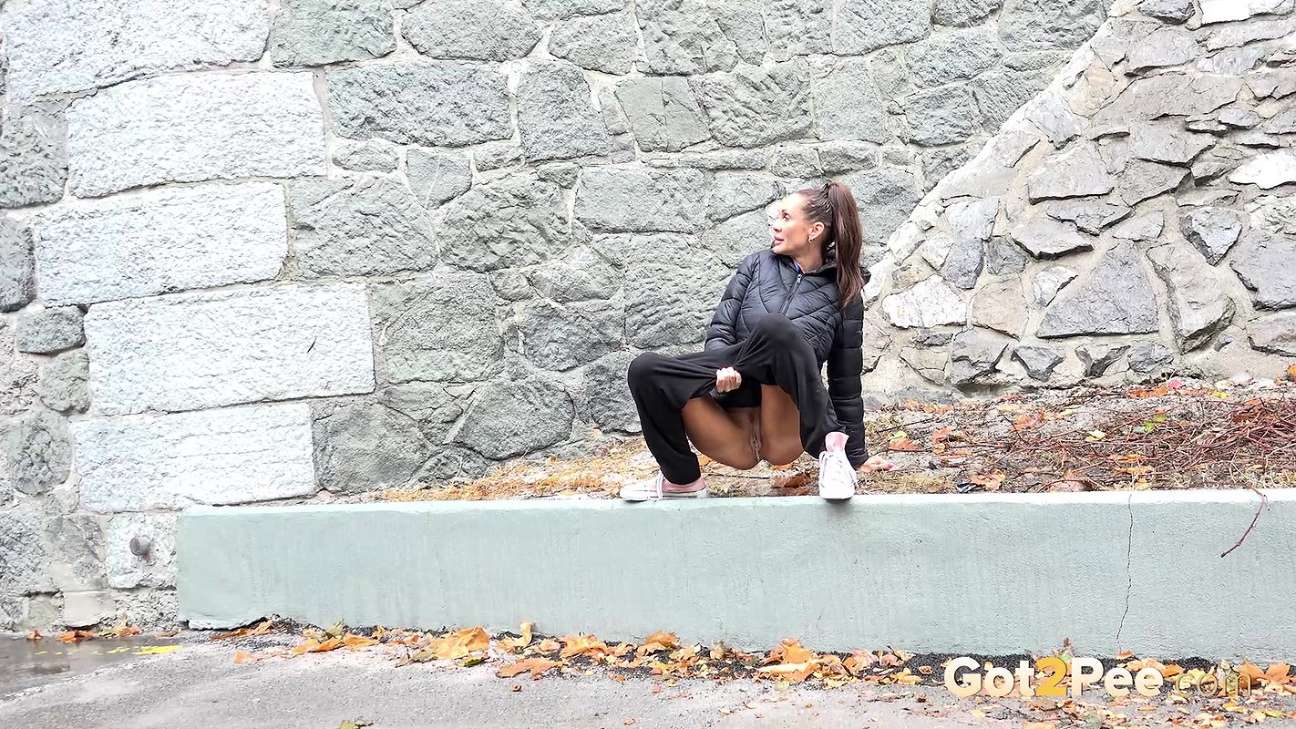 Cynthia Sprays Got2pee