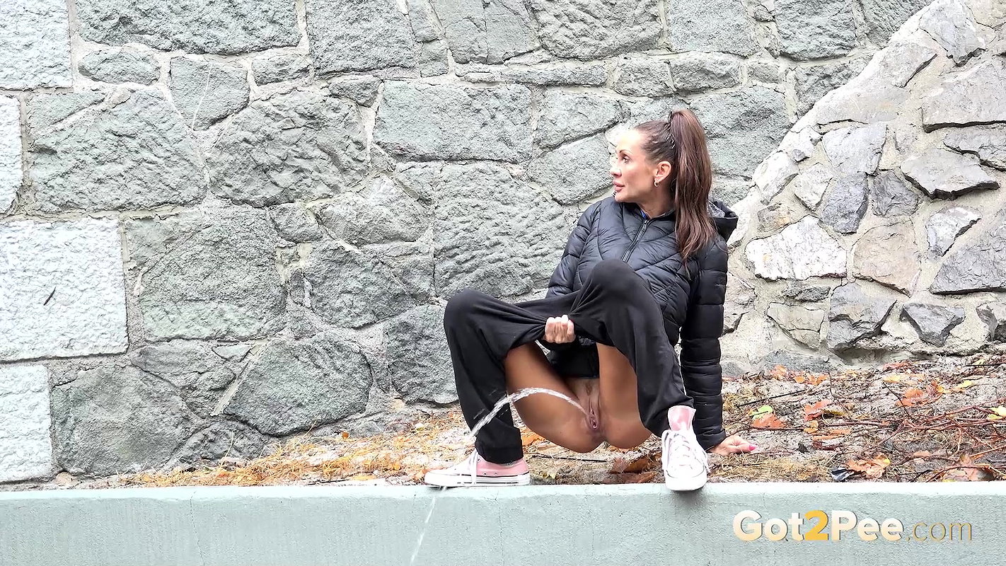 Cynthia Sprays Got2pee