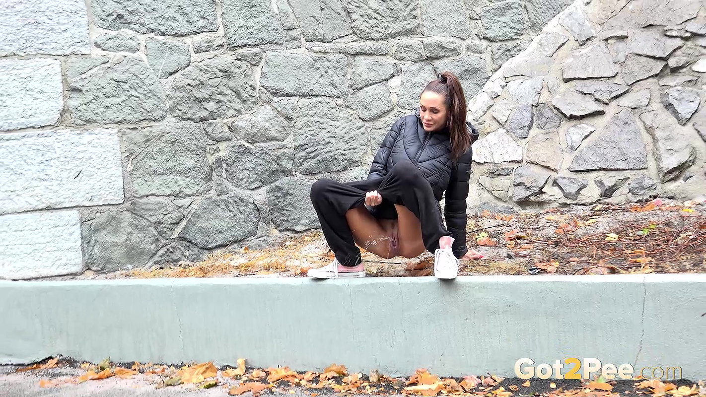 Cynthia Sprays Got2pee