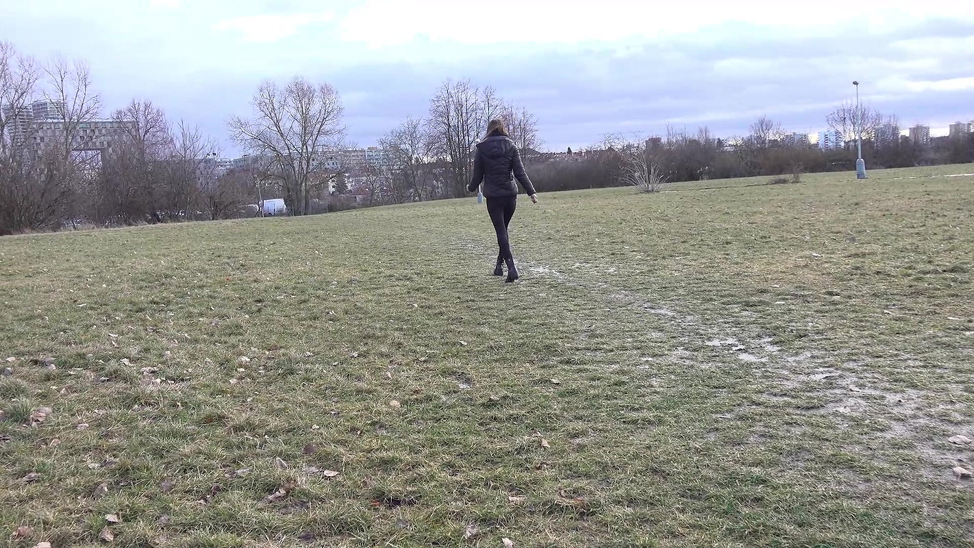 Cynthia Squats 1080p Got2pee