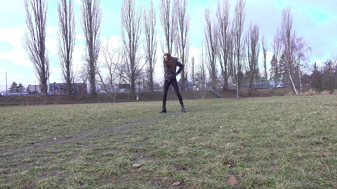 Cynthia Squats 1080p Got2pee