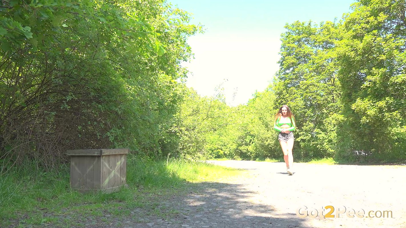 Desperate Gush Girl Got2pee