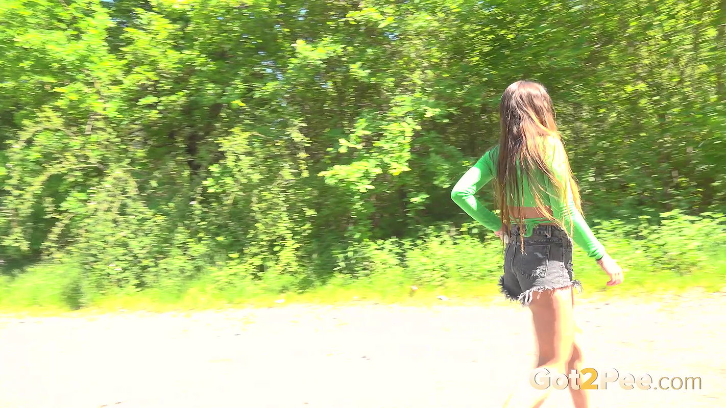 Desperate Gush Girl Got2pee