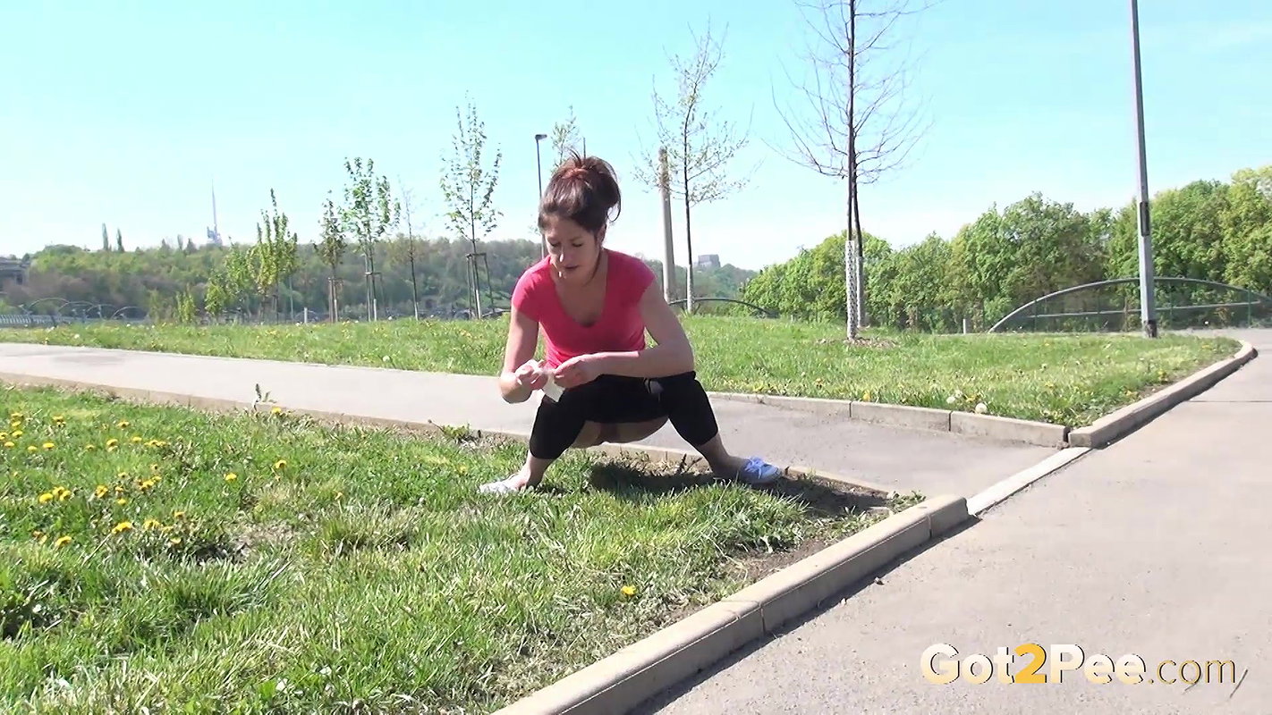 Desperate Jogger 1080p Got2pee Com