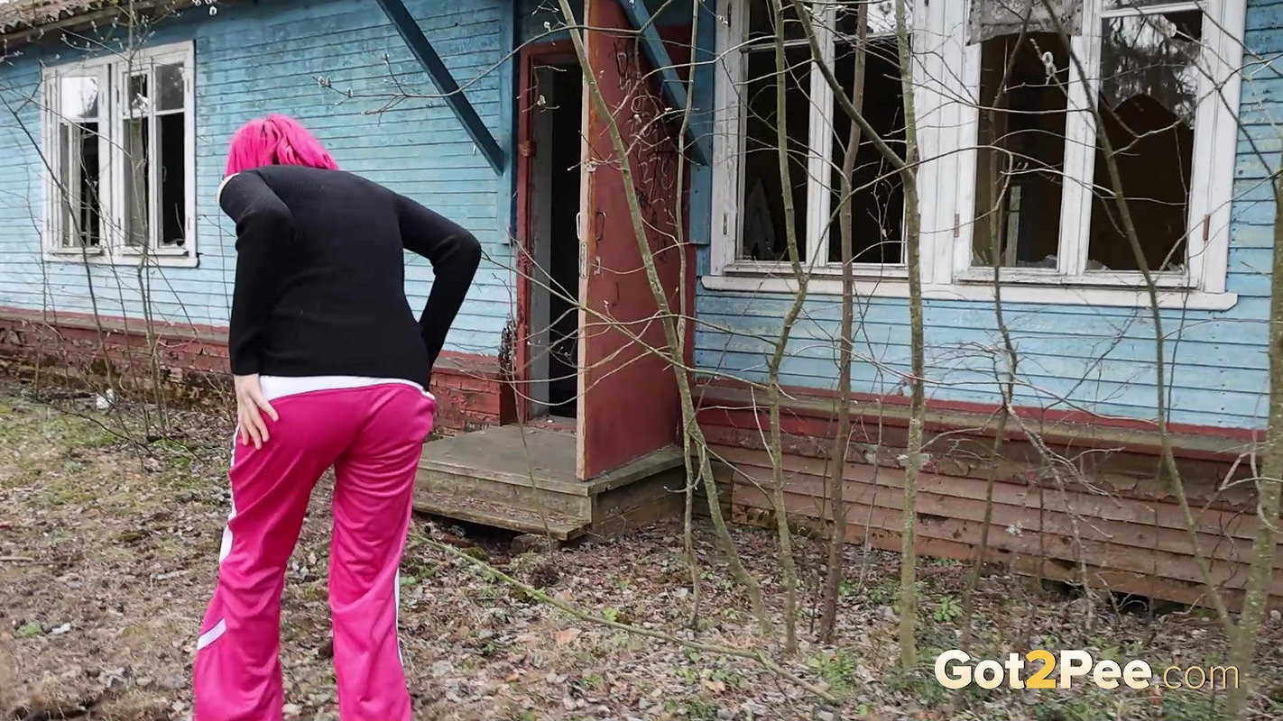 Doorstep Pisser 1080p Got2Pee