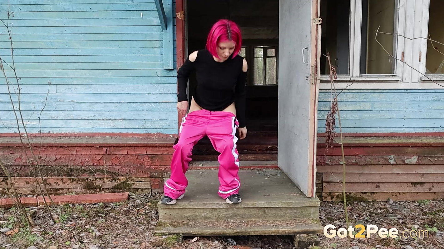 Doorstep Pisser 1080p Got2Pee