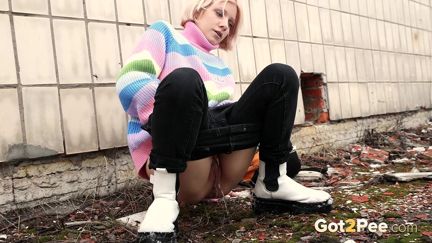 Finding The Spot 1080p Got2pee